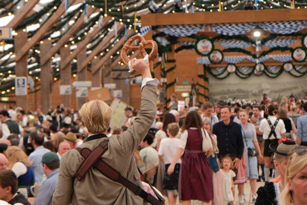 September 20, 2026, Munich, Bavaria, Germany: On the second day of Oktoberfest, the worldÃ¢â‚¬â ¢s largest beer festival, people gather in Munich to watch the parade to the festival grounds. Munich Germany - ZUMAm309 20260920_zip_m309_023 Copyright: xJuliusxMortsix