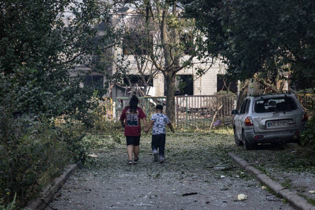 September 20, 2026, Kramatorsk, Donetsk, Ukraine: A mother and child walk on a street damaged by a Russian airstrike on a school that was serving as an evacuation center in Kramatorsk. Kramatorsk Ukraine - ZUMAb286 20260920_zip_b286_016 Copyright: xFranciscoxRichartx