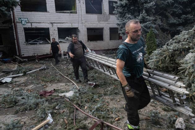 September 20, 2026, Kramatorsk, Donetsk, Ukraine: Workers work in a school destroyed by a Russian airstrike that was serving as an evacuation center in Kramatorsk. Kramatorsk Ukraine - ZUMAb286 20260920_zip_b286_027 Copyright: xFranciscoxRichartx
