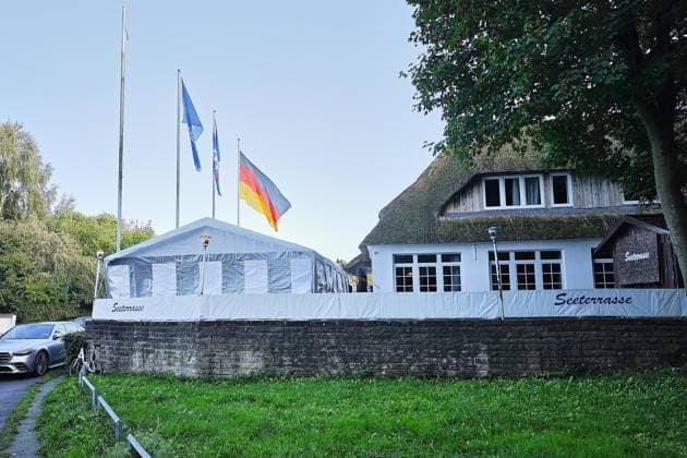 Schwerin, Mecklenburg-Western Pomerania, Germany, September 20, 2026; Seeterrasse Schwerin: AfD election party for the 2026 state election in Mecklenburg-Western Pomerania; party supporters around 5:10 p.m. Copyright: xdtsxNachrichtenagenturx dts_135364