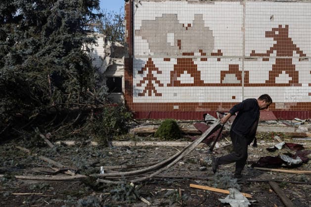 September 20, 2026, Kramatorsk, Donetsk, Ukraine: A worker works in a school destroyed by a Russian airstrike that was serving as an evacuation center in Kramatorsk. Kramatorsk Ukraine - ZUMAb286 20260920_zip_b286_028 Copyright: xFranciscoxRichartx
