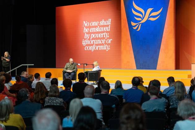 September 20, 2026, Brighton, United Kingdom: Sir ED DAVEY, Liberal Democrat leader, holds a Q&A session moderated by Journalist, Carolyn Quinn (R), on day two of the party s autumn conference at the Brighton Centre.Day two of the Liberal Democrat Autumn Conference at the Brighton Centre. The event runs from 19 Sept to 22 Sept 2026, bringing together party members, MPs, and delegates to debate policy, vote on key motions, and deliver keynote addresses Brighton United Kingdom  - ZUMAs197 20260920_aaa_s197_149 Copyright: xPhilxLewisx
