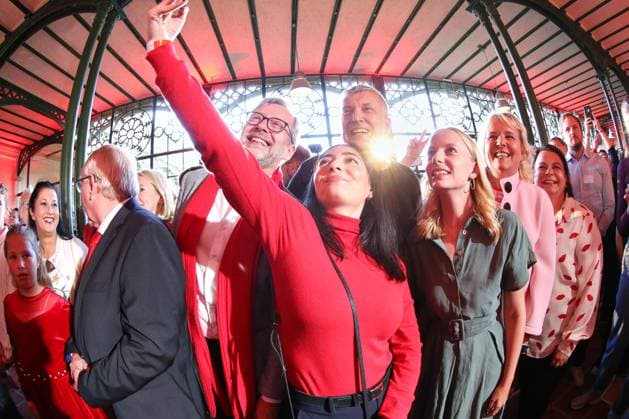 Schwerin, Mecklenburg-Western Pomerania, Germany, September 20, 2026, Orangery at Schwerin Castle: SPD election party for the 2026 state election in Mecklenburg-Western Pomerania. Party supporters, including Federal Minister for Economic Cooperation and Development Reem Alabali Radovan (SPD), who is taking a selfie, are waiting for the 6:00 p.m. projections from ARD and ZDF Copyright: xdtsxNachrichtenagenturx dts_135380