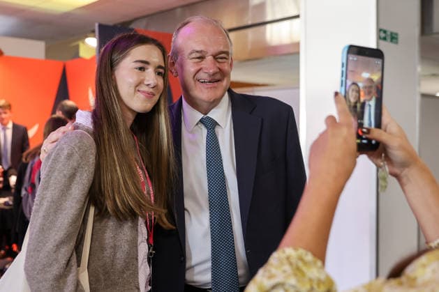 September 20, 2026, Brighton, East Sussex, UK: Brighton, UK. A member gets her photographer taken with Liberal Democrat Leader Sir Ed Davey during his visit to the exhibition hall on day two of the partys autumn conference at the Brighton Centre, East Sussex. Brighton UK  - ZUMAl94_ 20260920_zaf_l94_078 Copyright: xDinendraxHariax