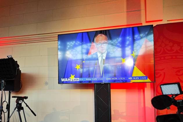 Schwerin, Mecklenburg-Western Pomerania, Germany, September 20, 2026; Orangery at Schwerin Castle; SPD election party for the 2026 state election in Mecklenburg-Western Pomerania; A statement by Federal Chancellor Friedrich Merz (CDU) is playing on a monitor Copyright: xdtsxNachrichtenagenturx dts_135399