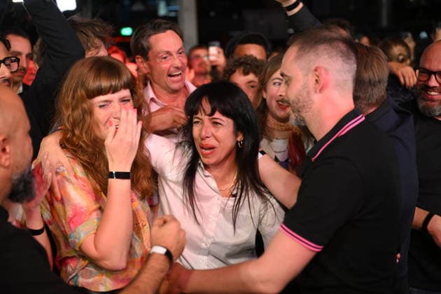 Left Party s Elif Eralp leads Berlin election with 24.5% BERLIN, GERMANY - SEPTEMBER 20: Die Linke (The Left Party) lead mayoral candidate Elif Eralp (C) celebrates with party members and supporters as initial exit poll results are announced during an election night gathering at the party s headquarters, the Karl-Liebknecht-Haus, in Berlin, Germany, on September 20, 2026. According to early exit poll projections, Die Linke took first place with 24.5 percent of the vote in the Berlin House of Representatives (Abgeordnetenhaus) election. Halil Sagirkaya Anadolu Berlin Germany. Editorial use only. Please get in touch for any other usage.  Copyright: x2026xAnadoluxHalilxSagirkayax
