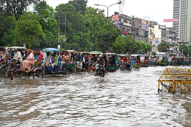 September 20, 2026, Dhaka, Bangladesh: DHAKA, BANGLADESH, SEPTEMBER 20, 2026: Vehicles and passengers navigate waterlogged streets in Dhaka following heavy rainfall in the Bangladeshi capital. Floodwater submerged sections of roads across the city, disrupting traffic and making travel difficult for residents and commuters. Dhaka Bangladesh - ZUMAq101 20260920_zna_q101_064 Copyright: xMamunurxRashidx