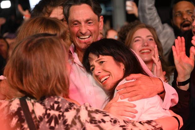 Left Party s Elif Eralp leads Berlin election with 24.5% BERLIN, GERMANY - SEPTEMBER 20: Die Linke (The Left Party) lead mayoral candidate Elif Eralp (R) celebrates with party members and supporters as initial exit poll results are announced during an election night gathering at the party s headquarters, the Karl-Liebknecht-Haus, in Berlin, Germany, on September 20, 2026. According to early exit poll projections, Die Linke took first place with 24.5 percent of the vote in the Berlin House of Representatives (Abgeordnetenhaus) election. Halil Sagirkaya Anadolu Berlin Germany. Editorial use only. Please get in touch for any other usage.  Copyright: x2026xAnadoluxHalilxSagirkayax