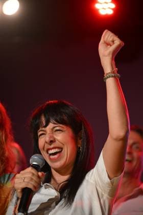Left Party s Elif Eralp leads Berlin election with 24.5% BERLIN, GERMANY - SEPTEMBER 20: Die Linke (The Left Party) lead mayoral candidate Elif Eralp speaks while celebrating with party members and supporters as initial exit poll results are announced during an election night gathering at the party s headquarters, the Karl-Liebknecht-Haus, in Berlin, Germany, on September 20, 2026. According to early exit poll projections, Die Linke took first place with 24.5 percent of the vote in the Berlin House of Representatives (Abgeordnetenhaus) election. Halil Sagirkaya Anadolu Berlin Germany. Editorial use only. Please get in touch for any other usage.  Copyright: x2026xAnadoluxHalilxSagirkayax