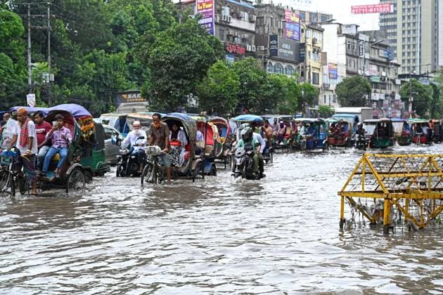 September 20, 2026, Dhaka, Bangladesh: DHAKA, BANGLADESH, SEPTEMBER 20, 2026: Vehicles and passengers navigate waterlogged streets in Dhaka following heavy rainfall in the Bangladeshi capital. Floodwater submerged sections of roads across the city, disrupting traffic and making travel difficult for residents and commuters. Dhaka Bangladesh - ZUMAq101 20260920_zna_q101_068 Copyright: xMamunurxRashidx