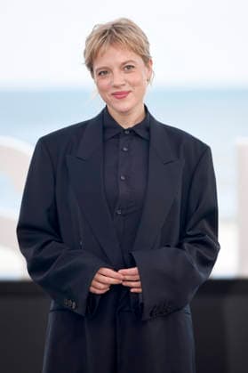 Jella Haase at the photo call for the movie *Krux* at the 74th San Sebastián International Film Festival (Festival Internacional de Cine de San Sebastián) on the Kursaal Terrace in San Sebastián, September 20, 2026 Foto:xC.xNiehausx xFuturexImagex krux_6819
