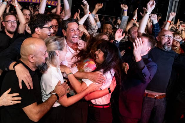 Elif Eralp C, the leading candidate for The Left, celebrates with party leaders and members upon the announcement of the initial election projections for the Berlin House of Representatives at the Festsaal Kreuzberg in Berlin on September 20, 2026. According to ARD’s initial projections, the party is expected to win 24,5 percent of the vote. The Left wins the Berlin House of Representatives
