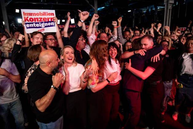 Elif Eralp C, the leading candidate for The Left, celebrates with party leaders and members upon the announcement of the initial election projections for the Berlin House of Representatives at the Festsaal Kreuzberg in Berlin on September 20, 2026. According to ARD’s initial projections, the party is expected to win 24,5 percent of the vote. The Left wins the Berlin House of Representatives