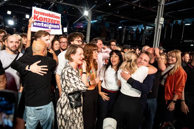 Elif Eralp C, the leading candidate for The Left, celebrates with party leaders and members upon the announcement of the initial election projections for the Berlin House of Representatives at the Festsaal Kreuzberg in Berlin on September 20, 2026. According to ARD’s initial projections, the party is expected to win 24,5 percent of the vote. The Left wins the Berlin House of Representatives