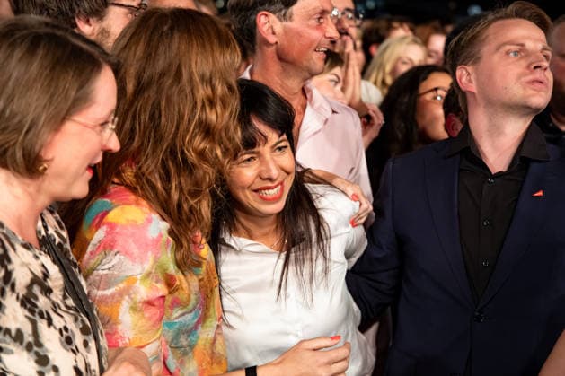 Elif Eralp C, the leading candidate for The Left, celebrates with party leaders and members upon the announcement of the initial election projections for the Berlin House of Representatives at the Festsaal Kreuzberg in Berlin on September 20, 2026. According to ARD’s initial projections, the party is expected to win 24,5 percent of the vote. The Left wins the Berlin House of Representatives