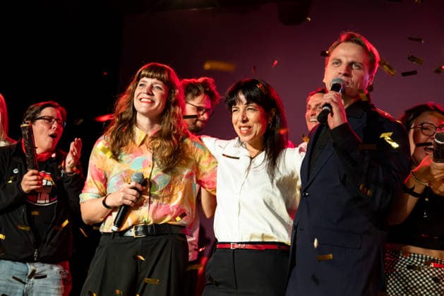 Elif Eralp C, the leading candidate for The Left, celebrates with party leaders and members at the Festsaal Kreuzberg in Berlin on September 20, 2026, following the announcement of the initial election projections for the Berlin House of Representatives. According to ARD’s initial projections, the party is expected to win 24,5 percent of the vote. The Left wins the Berlin House of Representa