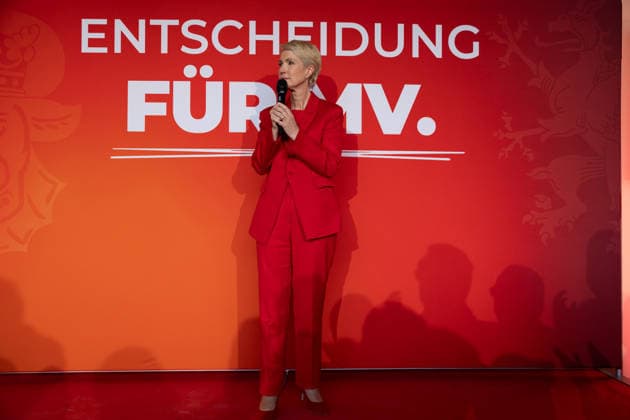Manuela Schwesig speaks at SPD election event in Schwerin following state vote SCHWERIN, GERMANY - SEPTEMBER 20: Minister-President of Mecklenburg-Vorpommern Manuela Schwesig delivers a speech to party members during the Social Democratic Party (SPD) election night gathering inside the Orangerie at Schwerin Castle (Schweriner Schloss) in Schwerin, Germany, on September 20, 2026. Initial exit polls and election projections in the Mecklenburg-Vorpommern state election showed the governing SPD trailing the right-wing Alternative for Germany (AfD) in a closely contested race for the Landtag. Somaya Abdelrahman Anadolu Schwerin Germany. Editorial use only. Please get in touch for any other usage.  Copyright: x2026xAnadoluxSomayaxAbdelrahmanx