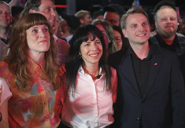 Elif Eralp s Left Party on course for historic win in German capital BERLIN, GERMANY - SEPTEMBER 20: Die Linke (The Left Party) lead candidate for Berlin Governing Mayor Elif Eralp celebrates with party supporters at the party headquarters, Karl-Liebknecht-Haus, in Berlin, Germany, on September 20, 2026. According to initial exit polls in the Berlin House of Representatives (Abgeordnetenhaus) election, Die Linke secured first place with 24.5 percent of the vote. Halil Sagirkaya Anadolu Berlin Germany. Editorial use only. Please get in touch for any other usage.  Copyright: x2026xAnadoluxHalilxSagirkayax