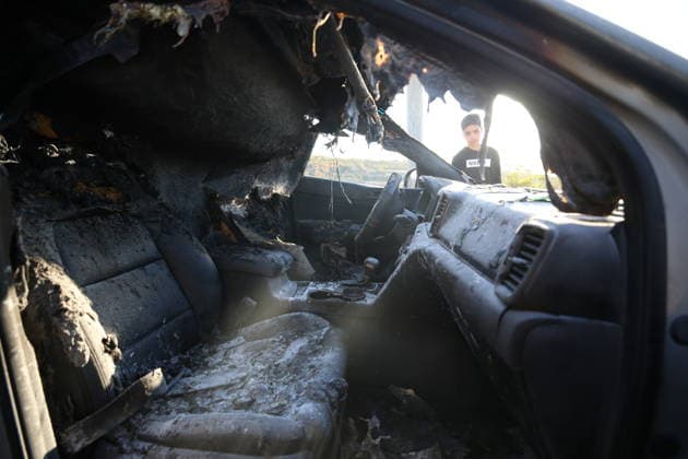 Palestinians inspect cars set on fire by Israeli settlers in Hebron HEBRON, WEST BANK, PALESTINE - SEPTEMBER 20: Palestinians inspect burned cars that were set on fire during a raid conducted by Israeli settlers in Beit Ummar town, north of Hebron, West Bank, Palestine on September 20, 2026. A group of Israeli settlers raided the town, setting fire to several Palestinian-owned vehicles and property, causing extensive damage. Wisam Hashlamoun Anadolu Hebron West Bank. Editorial use only. Please get in touch for any other usage.  Copyright: x2026xAnadoluxWisamxHashlamounx