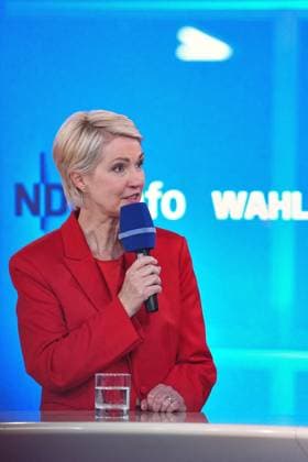 Schwerin, Mecklenburg-Western Pomerania, Germany, September 20, 2026. Election studio in front of Schwerin Castle. 2026 state election in Mecklenburg-Western Pomerania. Minister-President Manuela Schwesig, SPD. Photo by Marcus Brandt, Pool Copyright: xMarcusxBrandt,xPool dtsxNachrichtenagenturx dts_135517
