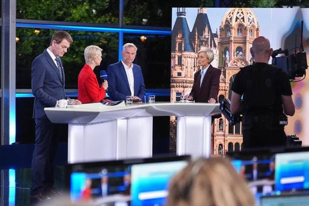 Schwerin, Mecklenburg-Western Pomerania, Germany, September 20, 2026. Election studio in front of Schwerin Castle. 2026 State Parliamentary Election in Mecklenburg-Western Pomerania. Minister-President Manuela Schwesig (SPD) and Leif Erik Holm (AfD). Photo by Marcus Brandt, Pool Copyright: xMarcusxBrandt,xPool dtsxNachrichtenagenturx dts_135523