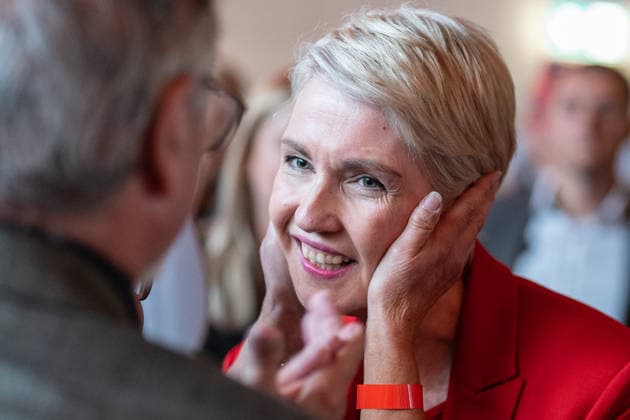 Minister-President and SPD lead candidate Manuela Schwesig arrived around 6:20 p.m. at the SPD election party in the Orangery of Schwerin Castle on election night for the 2026 state election in Mecklenburg-Western Pomerania, Schwerin, Mecklenburg-Western Pomerania, Germany; Schwerin Castle and the surrounding area