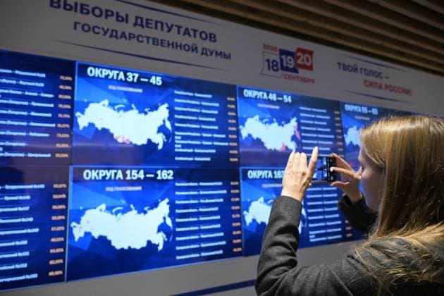 Russia Parliamentary Election CEC 9248133 20.09.2026 A woman takes pictures of screens showing voter turnout by electoral district in elections to Russia s ninth State Duma, the lower house of parliament, at the Russian Central Election Commission (CEC) Information Centre in Moscow, Russia. Alexey Nikolskiy Sputnik Moscow Russia  Copyright: xAlexeyxNikolskiyx
