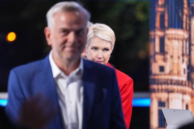 Schwerin, Mecklenburg-Western Pomerania, Germany, September 20, 2026 Election campaign studio in front of Schwerin Palace 2026 State Election in Mecklenburg-Western Pomerania Leif Erik Holm, AfD, and Minister-President Manuela Schwesig, SPD Photo by Marcus Brandt, Pool Copyright: xMarcusxBrandt,xPool dtsxNachrichtenagenturx dts_135555