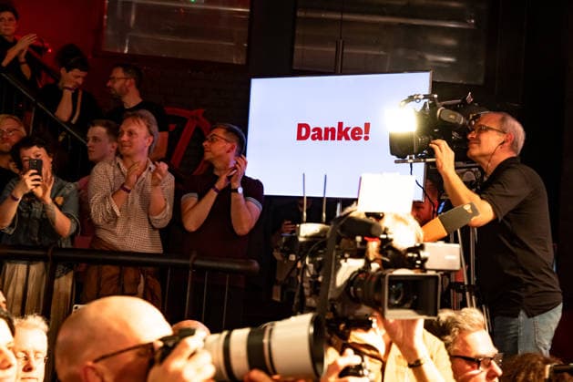 Party members celebrate as the first election projections for the Berlin House of Representatives are announced at The Left’s election party at the Festsaal Kreuzberg in Berlin on September 20, 2026. According to ARD’s initial projections, the party is projected to win 24,5 percent of the vote. The Left wins the Berlin House of Representatives election