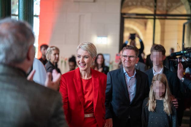 Minister-President and SPD lead candidate Manuela Schwesig around 6:20 p.m. at the SPD election party in the Orangery of Schwerin Castle, with her husband Stefan Schwesig and her son and daughter on election night for the 2026 state election in Mecklenburg-Western Pomerania, Schwerin, Mecklenburg-Western Pomerania, Germany; Schwerin Castle and surrounding area