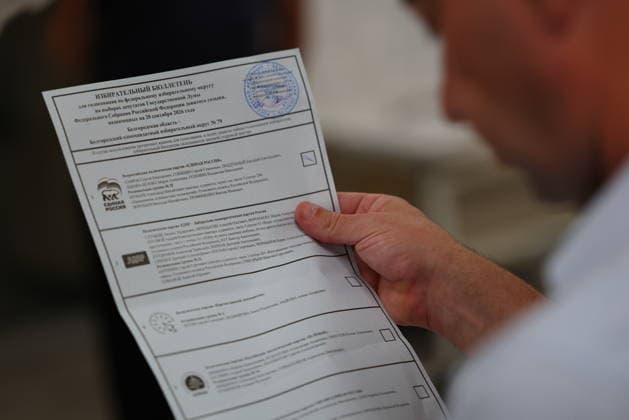 Russia Parliamentary election vote counting BELGOROD, RUSSIA - SEPTEMBER 20: Members of an electoral commission count votes after polls close on the final day of elections to Russia s ninth State Duma, the lower house of parliament, and for the Governor of Belgorod Region at a polling station in Belgorod, Russia, on September 20, 2026. Emil Leegunov Anadolu Belgorod Russia. Editorial use only. Please get in touch for any other usage.  Copyright: x2026xAnadoluxEmilxLeegunovx