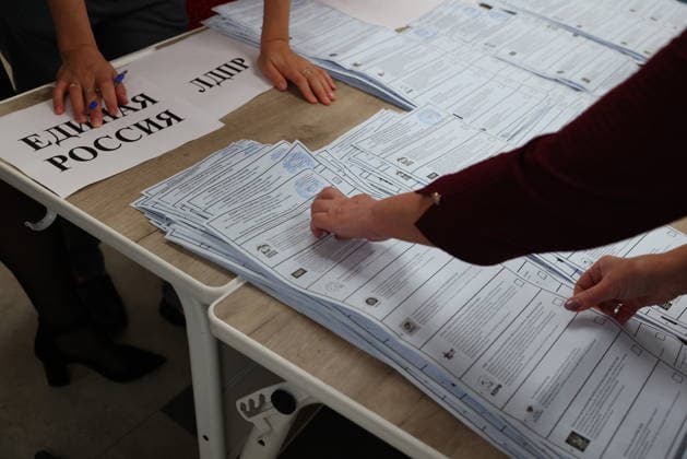 Russia Parliamentary election vote counting BELGOROD, RUSSIA - SEPTEMBER 20: Members of an electoral commission count votes after polls close on the final day of elections to Russia s ninth State Duma, the lower house of parliament, and for the Governor of Belgorod Region at a polling station in Belgorod, Russia, on September 20, 2026. Emil Leegunov Anadolu Belgorod Russia. Editorial use only. Please get in touch for any other usage.  Copyright: x2026xAnadoluxEmilxLeegunovx