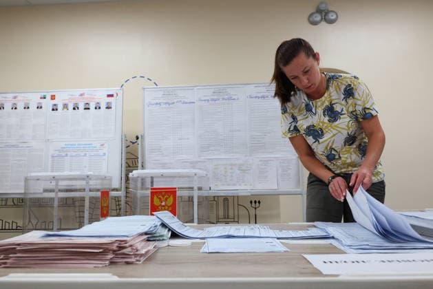 Russia Parliamentary election vote counting BELGOROD, RUSSIA - SEPTEMBER 20: Members of an electoral commission count votes after polls close on the final day of elections to Russia s ninth State Duma, the lower house of parliament, and for the Governor of Belgorod Region at a polling station in Belgorod, Russia, on September 20, 2026. Emil Leegunov Anadolu Belgorod Russia. Editorial use only. Please get in touch for any other usage.  Copyright: x2026xAnadoluxEmilxLeegunovx