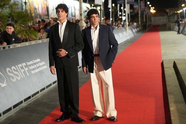 Red Carpet for *La bola negra* by Los Javis at the San Sebastián Film Festival Directors and screenwriters Javier Ambrossi and Javier Calvo during the red carpet event for *La bola negra* at the Victoria Eugenia Theater on September 20, 2026, in San Sebastián, Guipúzcoa, Basque Country, Spain. La bola negra adapts and expands upon an unfinished play by Federico García Lorca. It tells three stories of men from different eras, connected by sexuality, desire, pain, and legacy. The film opens in Spanish theaters on September 25 and has been selected by the Spanish Film Academy to represent Spain at the upcoming Academy Awards. SEPTEMBER 20, 2026 San Sebastián, Guipúzcoa, Basque Country, Spain San Sebastián, Guipúzcoa, Country V, Spain  Copyright: xUnanuex 7789007