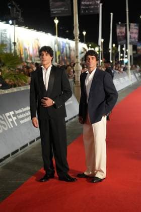 Red Carpet for *La bola negra* by Los Javis at the San Sebastián Film Festival Directors and screenwriters Javier Ambrossi and Javier Calvo during the red carpet event for *La bola negra* at the Victoria Eugenia Theater on September 20, 2026, in San Sebastián, Guipúzcoa, Basque Country, Spain. La bola negra adapts and expands upon an unfinished play by Federico García Lorca. It tells three stories of men from different eras, connected by sexuality, desire, pain, and legacy. The film opens in Spanish theaters on September 25 and has been selected by the Spanish Film Academy to represent Spain at the upcoming Academy Awards. SEPTEMBER 20, 2026 San Sebastián, Guipúzcoa, Basque Country, Spain San Sebastián, Guipúzcoa, Country V, Spain  Copyright: xUnanuex 7789008