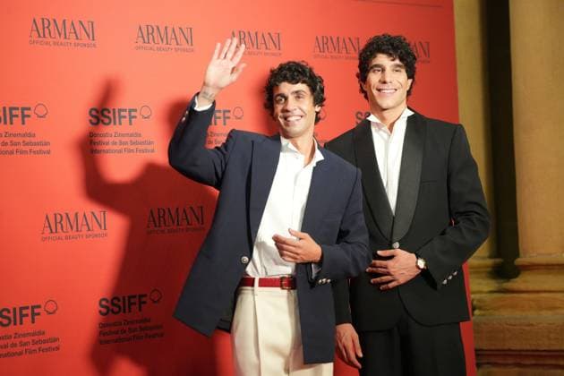 Red Carpet for *La bola negra* by Los Javis at the San Sebastián Film Festival Directors and screenwriters Javier Ambrossi and Javier Calvo during the red carpet event for *La bola negra* at the Victoria Eugenia Theater on September 20, 2026, in San Sebastián, Guipúzcoa, Basque Country, Spain. La bola negra adapts and expands upon an unfinished play by Federico García Lorca. It tells three stories of men from different eras, connected by sexuality, desire, pain, and legacy. The film opens in Spanish theaters on September 25 and has been selected by the Spanish Film Academy to represent Spain at the upcoming Academy Awards. SEPTEMBER 20, 2026 San Sebastián, Guipúzcoa, Basque Country, Spain San Sebastián, Guipúzcoa, Country V, Spain  Copyright: xUnanuex 7789009