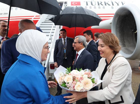 Turkish President Erdogan arrives in US to attend 81st UN General Assembly NEW YORK, UNITED STATES - SEPTEMBER 20: (----EDITORIAL USE ONLY - MANDATORY CREDIT - TURKISH PRESIDENCY MURAT CETINMUHURDAR HANDOUT - NO MARKETING NO ADVERTISING CAMPAIGNS - DISTRIBUTED AS A SERVICE TO CLIENTS----) Turkish President Recep Tayyip Erdogan and First Lady Emine Erdogan arrive at John F. Kennedy International Airport to attend the 81st session of the United Nations (UN) General Assembly and hold a series of meetings in New York, United States on September 20, 2026. Erdogan and his wife are welcomed by Turkiye s Permanent Representative to the UN Ambassador Ahmet Yildiz, Turkiye s Ambassador to Washington Sedat Onal, Consul General in New York Ambass  Copyright: x2026xAnadoluxTurkishxPresidencyx xMuratxCetinmuhurdarx xHandoutx