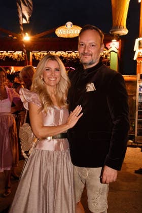 Jennifer Knaeble and her husband Felix Moese at the Oktoberfest Almauftrieb on September 20, 2026, in Munich Jennifer Knaeble and her husband Felix Moese during the 2026 Oktoberfest in front of the Almauftrieb at Theresienwiese on September 2, 2026, in Munich, Germany Oktoberfest Almauftrieb in Munich