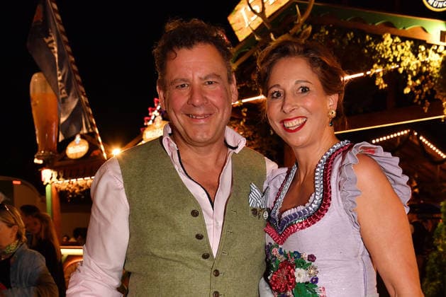 Andreas Meister and Lola Paltinger at the Wiesn Almauftrieb during Oktoberfest on September 20, 2026, in Munich Andreas Meister and Lola Paltinger during the 2026 Oktoberfest in front of the Almauftrieb at Theresienwiese on September 20, 2026 in Munich, Germany Oktoberfest Almauftrieb in Munich