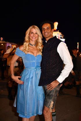 Natascha Gruen and Param Multani at the Wiesn Almauftrieb at Oktoberfest on September 20, 2026, in Munich Natascha Gruen and Param Multani during the 2026 Oktoberfest in front of the Almauftrieb at Theresienwiese on September 20, 2026 in Munich, Germany Oktoberfest Almauftrieb in Munich