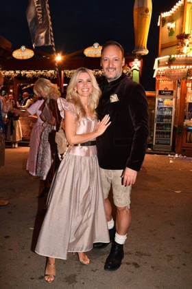 Jennifer Knaeble and her husband Felix Moese during the 2026 Oktoberfest in front of the Almauftrieb at Theresienwiese on September 20, 2026, in Munich, Germany; Oktoberfest: the Almauftrieb at Theresienwiese in Munich, Germany