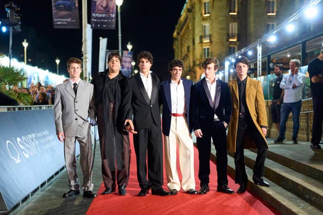 74th San Sebastian International Film Festival: La Bola Negra Red Carpet Miguel Bernardeau, Carlos Gonzalez, Javier Calvo, Javier Ambrossi, Guitarricadelafuente (Ãlvaro Lafuente Calvo), Milo Quifes attended La Bola Negra Red Carpet during 74th San Sebastian International Film Festival at Victoria Eugenia Theatre on September 20, 2026 in Donostia San Sebastian, Spain Photo by IMAGO MPG Donostia San Sebastian Victoria Eugenia Theatre Euskadi Spain  Copyright: xMPGx