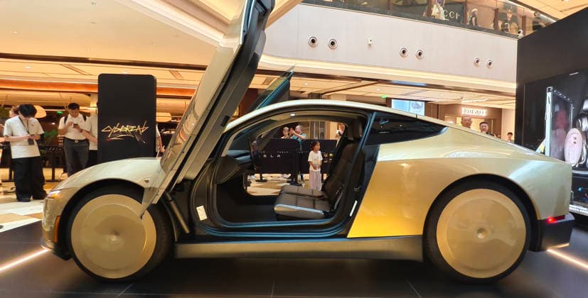 Tesla Cybercab China Tour Debut The audience visited the Tesla s driverless electric vehicle Cybercab in Shanghai, China on September 20, 2026. Shanghai Shanghai China  Copyright: xCFOTOx i1789969287572