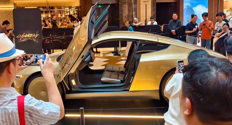 Tesla Cybercab China Tour Debut The audience visited the Tesla s driverless electric vehicle Cybercab in Shanghai, China on September 20, 2026. Shanghai Shanghai China  Copyright: xCFOTOx i1789969288786