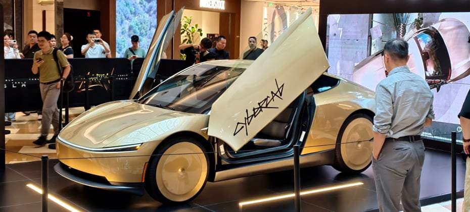 Tesla Cybercab China Tour Debut The audience visited the Tesla s driverless electric vehicle Cybercab in Shanghai, China on September 20, 2026. Shanghai Shanghai China  Copyright: xCFOTOx i1789969289047