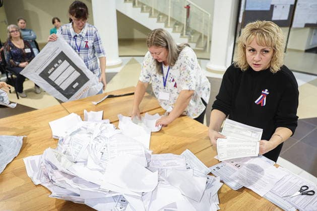 RUSSIA, SARANSK - SEPTEMBER 20, 2026: Electoral officials count votes as Polling Station No.475 at the Mordovian Republican United Local History Museum closes in the 2026 Russian legislative elections. During the 2026 Single Voting Day, which lasted from 18 to 20 September, Russian citizens went to the polls to elect members of the Russian State Duma of the 9th convocation, as well as to vote in regional parliamentary and local government elections. Yegor Aleyev TASS  98041941