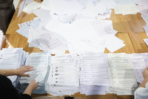 RUSSIA, SARANSK - SEPTEMBER 20, 2026: Electoral officials count votes as Polling Station No.475 at the Mordovian Republican United Local History Museum closes in the 2026 Russian legislative elections. During the 2026 Single Voting Day, which lasted from 18 to 20 September, Russian citizens went to the polls to elect members of the Russian State Duma of the 9th convocation, as well as to vote in regional parliamentary and local government elections. Yegor Aleyev TASS  98045702