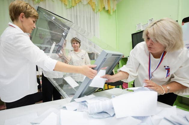 RUSSIA, SARANSK - SEPTEMBER 20, 2026: Electoral officials count votes as Polling Station No.6516 at Kindergarten No.39 in the 2026 Russian legislative elections. During the 2026 Single Voting Day, which lasted from 18 to 20 September, Russian citizens went to the polls to elect members of the Russian State Duma of the 9th convocation, as well as to vote in regional parliamentary and local government elections. Dmitry Feoktistov TASS  98043818
