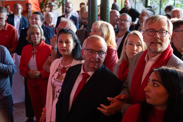 Manuela Schwesig speaks at SPD election event in Schwerin following state vote SCHWERIN, GERMANY - SEPTEMBER 20: Dr. Till Backhaus, Mecklenburg-Vorpommern s Minister for Climate Protection, Agriculture and the Environment, follows the initial election results during the SPD election night event in Schwerin, Germany, on September 20, 2026. Somaya Abdelrahman Anadolu Schwerin Germany. Editorial use only. Please get in touch for any other usage.  Copyright: x2026xAnadoluxSomayaxAbdelrahmanx