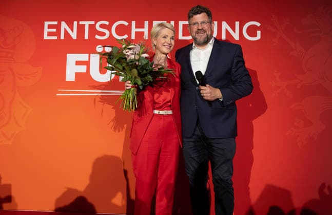 Manuela Schwesig speaks at SPD election event in Schwerin following state vote SCHWERIN, GERMANY - SEPTEMBER 20: Mecklenburg-Vorpommern Minister-President Manuela Schwesig reacts to the election projections during the SPD election-night event in Schwerin, Germany, on September 20, 2026. Somaya Abdelrahman Anadolu Schwerin Germany. Editorial use only. Please get in touch for any other usage.  Copyright: x2026xAnadoluxSomayaxAbdelrahmanx